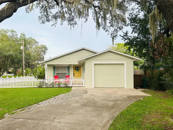 1040 N CLAYTON ST, Mount Dora, FL 32757