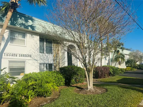 3100 HARTFORD ST N #221, St Petersburg, FL 33713
