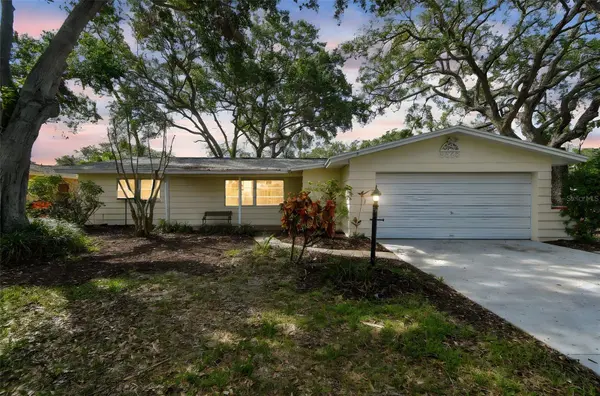 5825 OAKHURST DR, Seminole, FL 33772