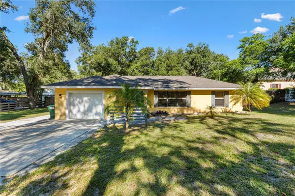 308 N VALLEY RD, Fruitland Park, FL 34731
