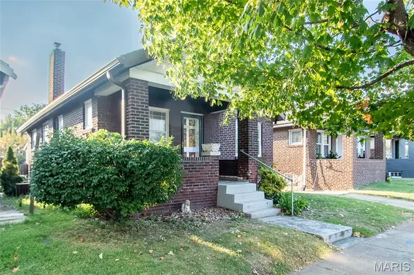 5851 Hampton AVE, St Louis, MO 63109