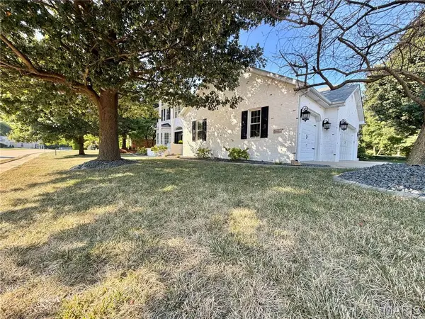 1 Timberwood DR, Maryville, IL 62062