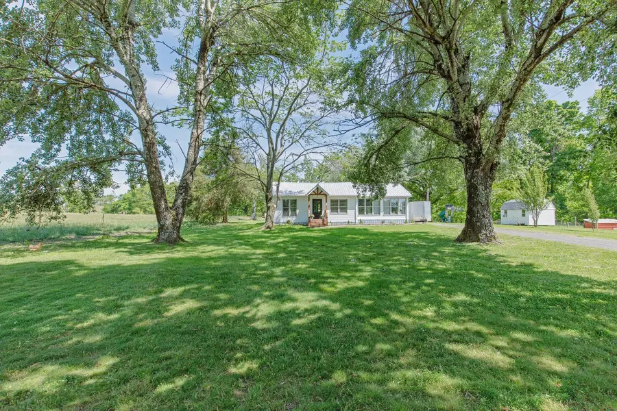2976 Shrum Cemetery Rd, Westmoreland, TN 37186