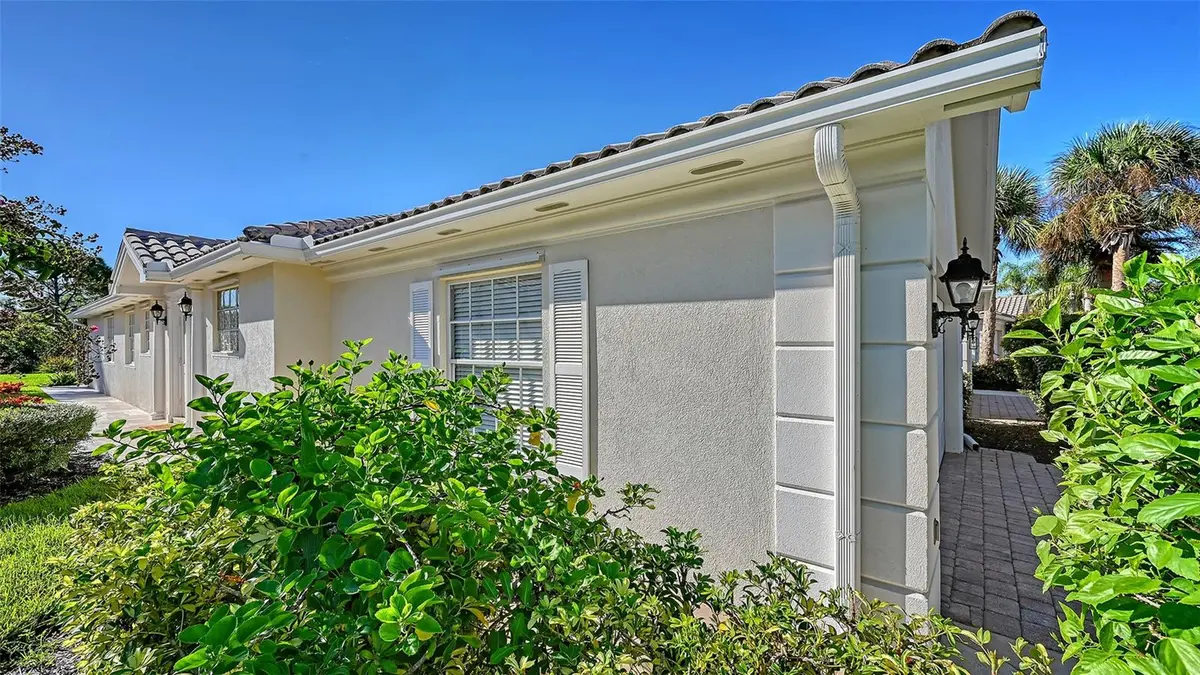 7541 PESARO DR, Sarasota, FL 34238