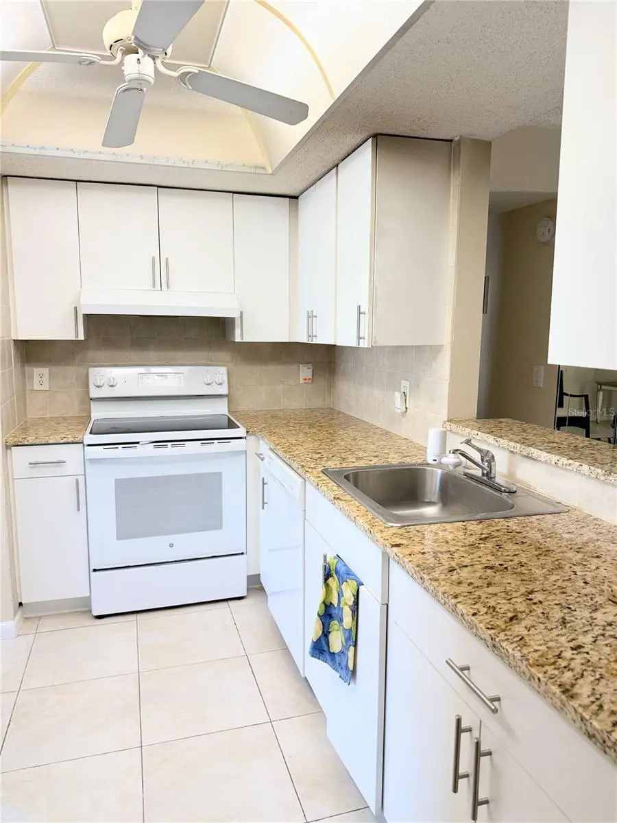 10 WILLOWBROOK LN #207, Delray Beach, FL 33446