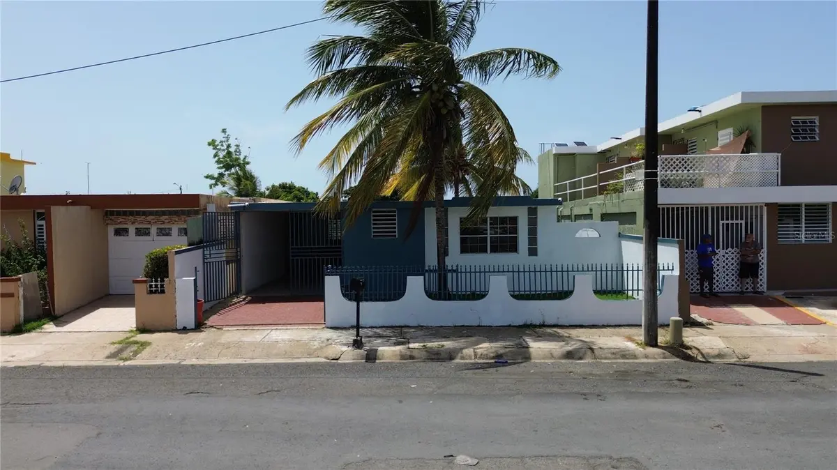 Calle 4 F-27 URBANIZACIÓN VILLA COOPERATIVA, Carolina, PR 00985