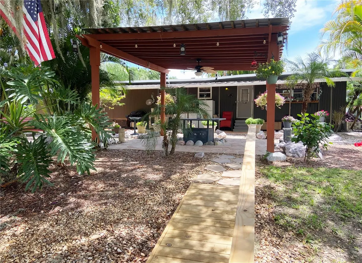 2082 STARBOARD DR, Geneva, FL 32732