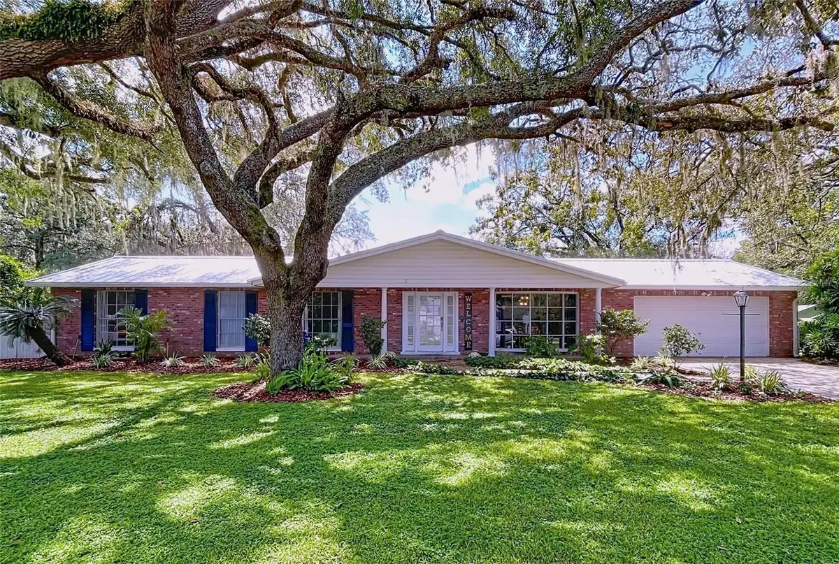 12040 RIVERHILLS DR, Tampa, FL 33617