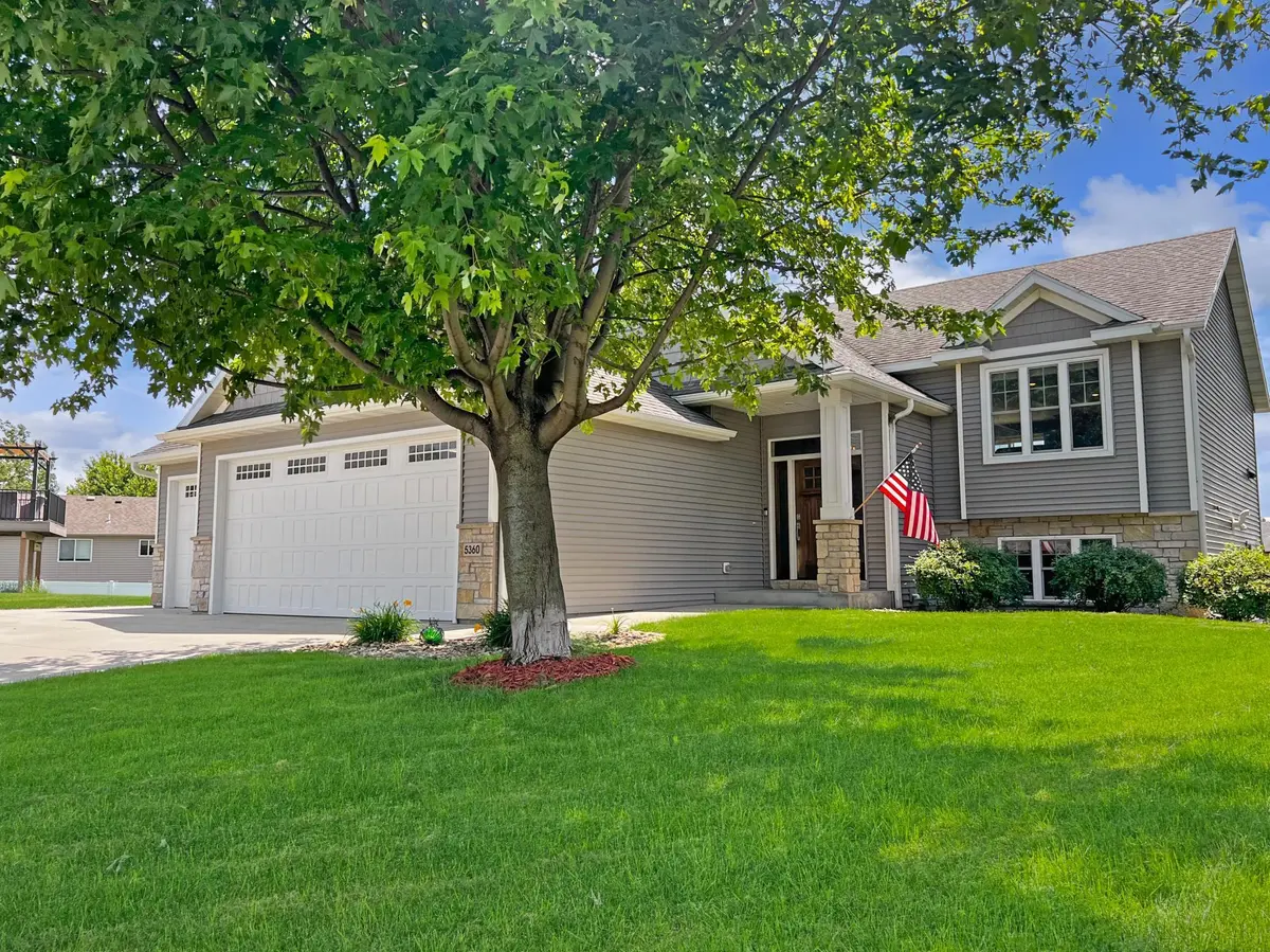 5360 Loon LN NW, Rochester, MN 55901