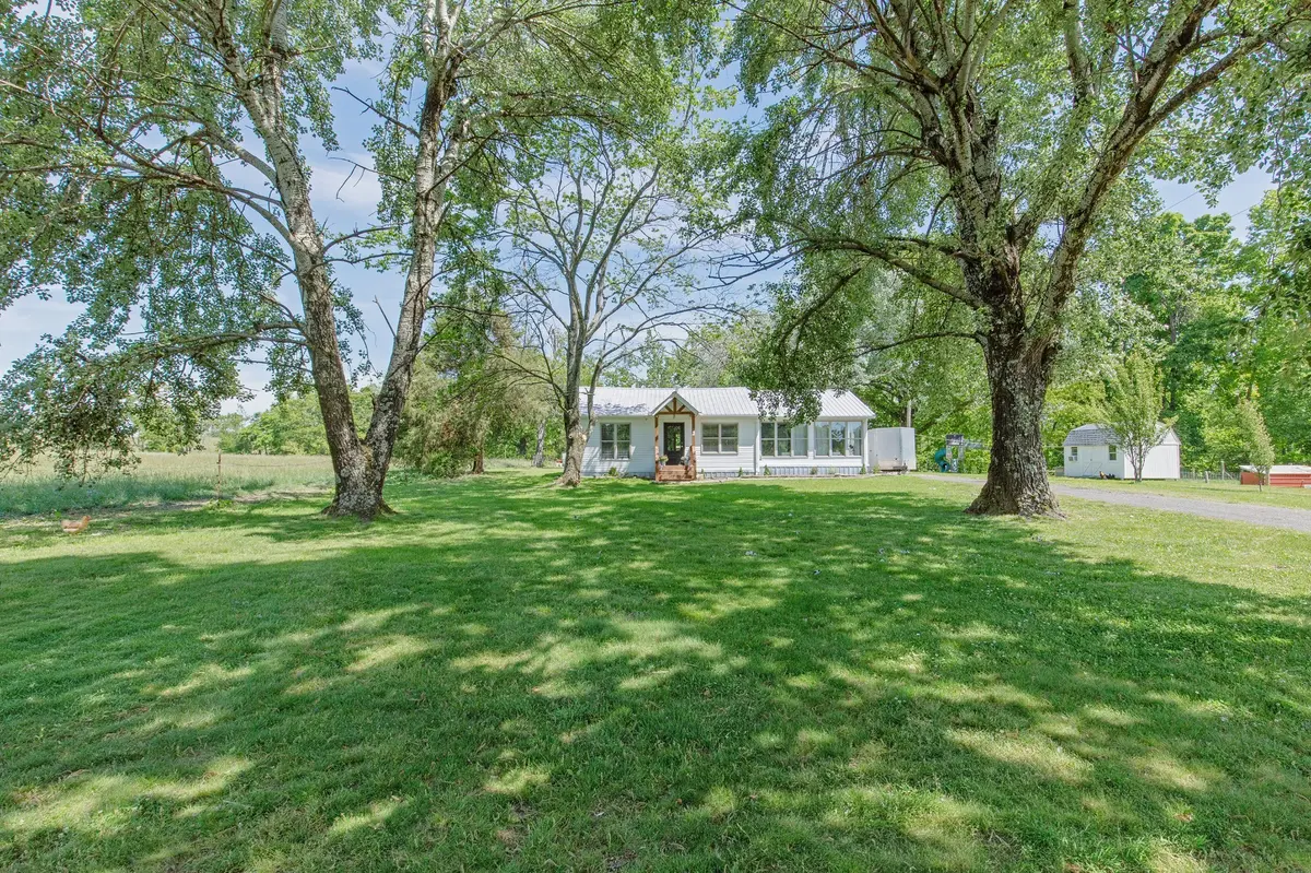 2976 Shrum Cemetery Rd, Westmoreland, TN 37186