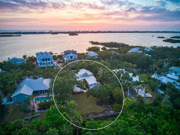 8871 FISHERMENS BAY DR, Sarasota, FL 34231