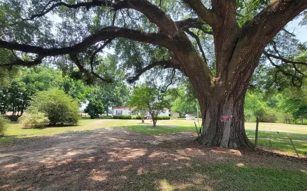 4443 KINS RD, Malone, FL 32445