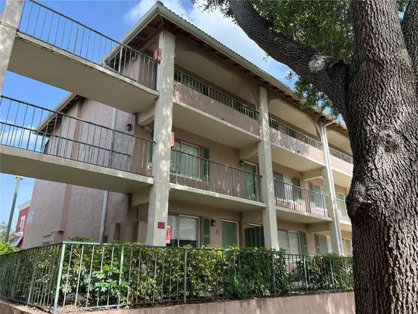 145 OYSTER BAY CIR #200, Altamonte Springs, FL 32701