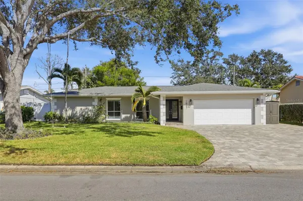 1937 DOLPHIN BLVD S, St Petersburg, FL 33707