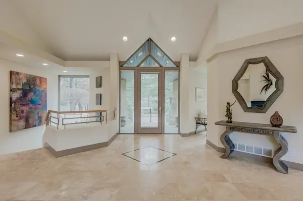 1 Capaul Woods CT, North Oaks, MN 55127