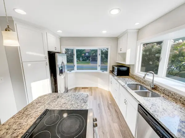 327 Oakwood DR, Shoreview, MN 55126