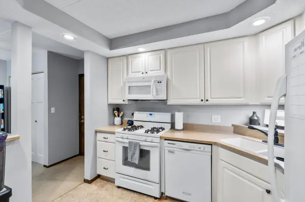6710 Vernon AVE S #403, Edina, MN 55436
