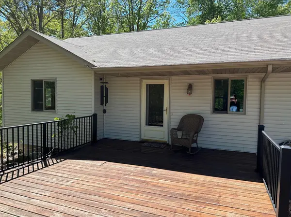 32305 West ST, Pequot Lakes, MN 56472
