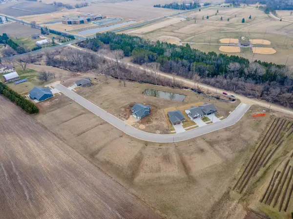 656 Kodiak DR NW, Stewartville, MN 55976