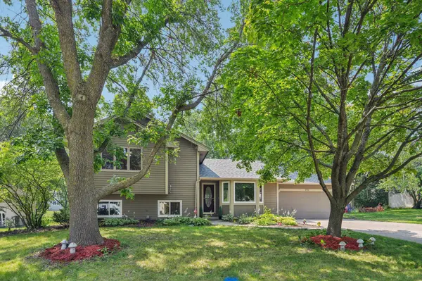 721 Conestoga TRL,  Chanhassen,  MN 55317