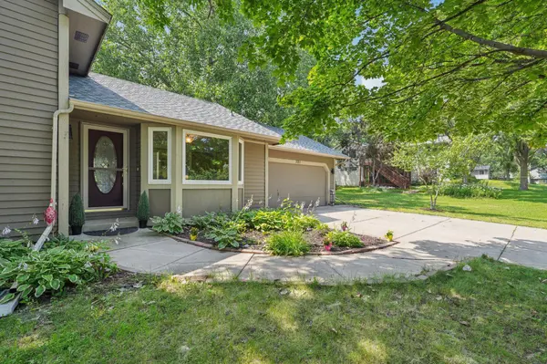 721 Conestoga TRL, Chanhassen, MN 55317