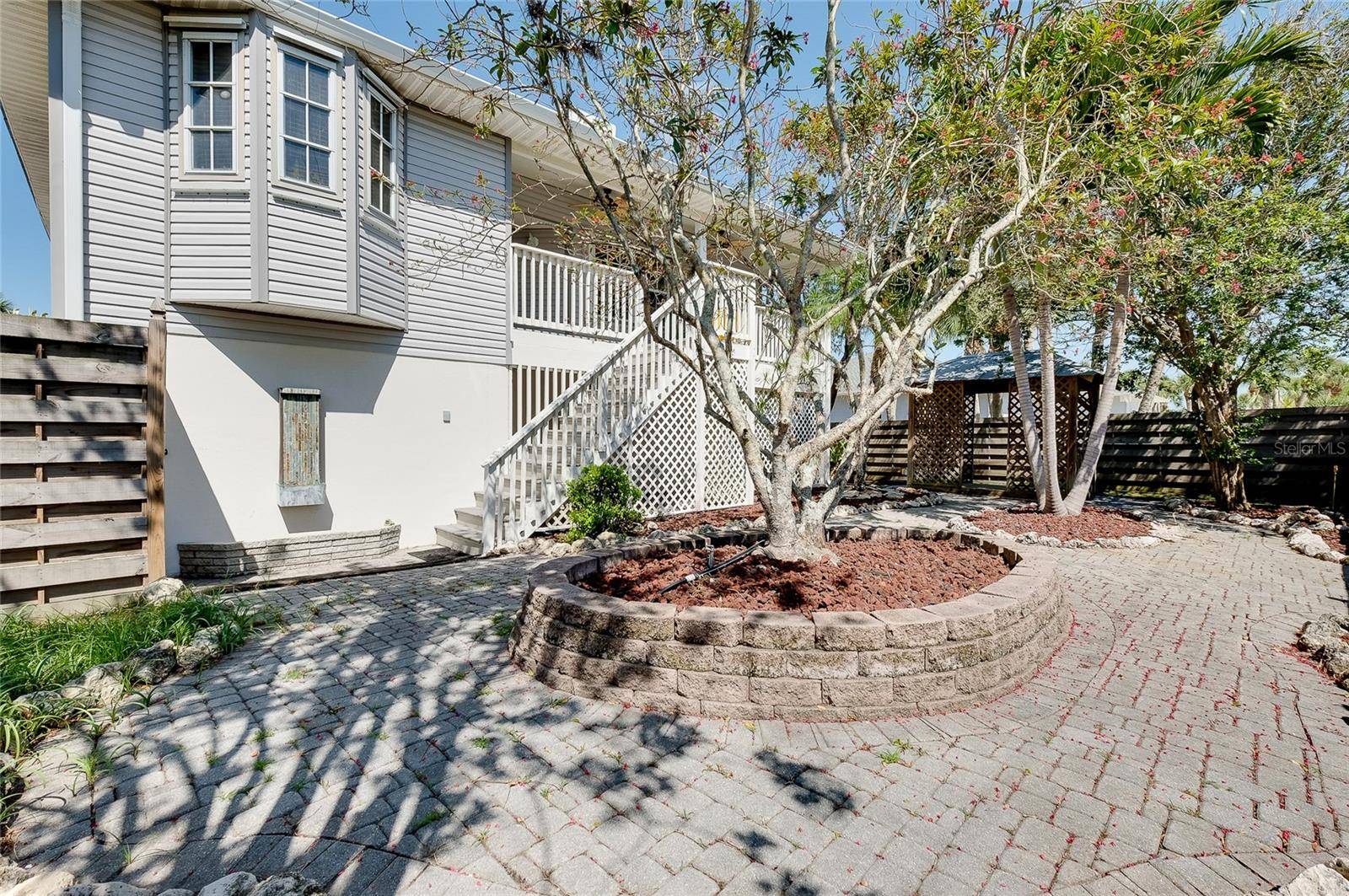 610 ALLIGATOR DR, Venice, FL 34293