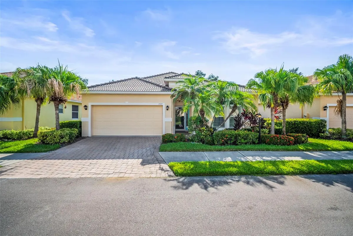 7727 33RD ST E, Sarasota, FL 34243
