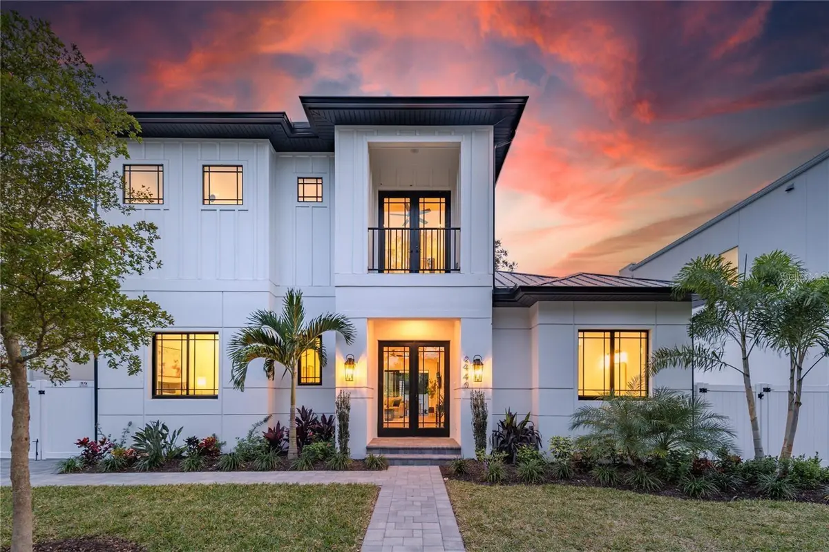 2440 FLOYD ST, Sarasota, FL 34239