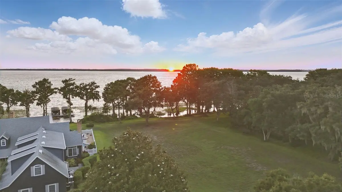 1150 PENINSULA DR, Tavares, FL 32778