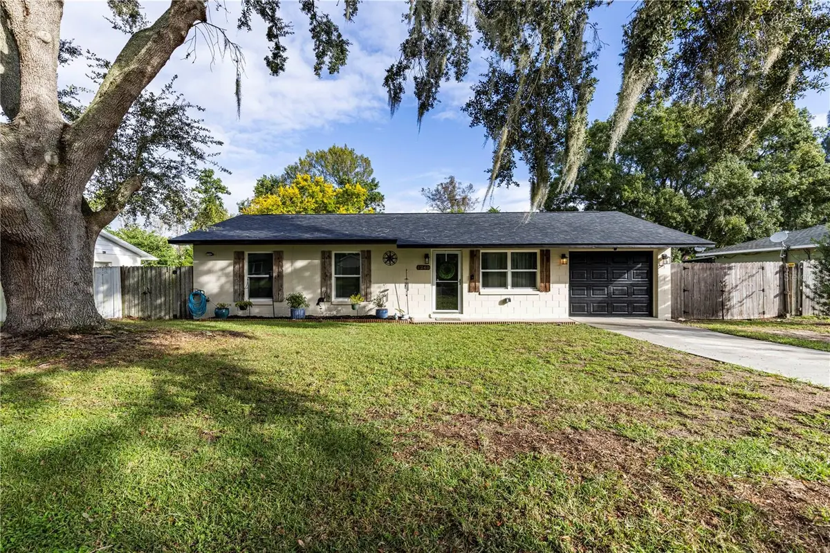 1240 CEDAR AVE, Tavares, FL 32778