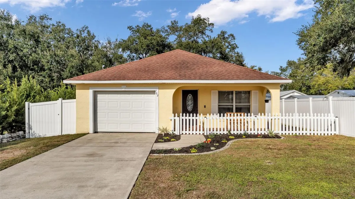 702 LEMON AVE, Dundee, FL 33838