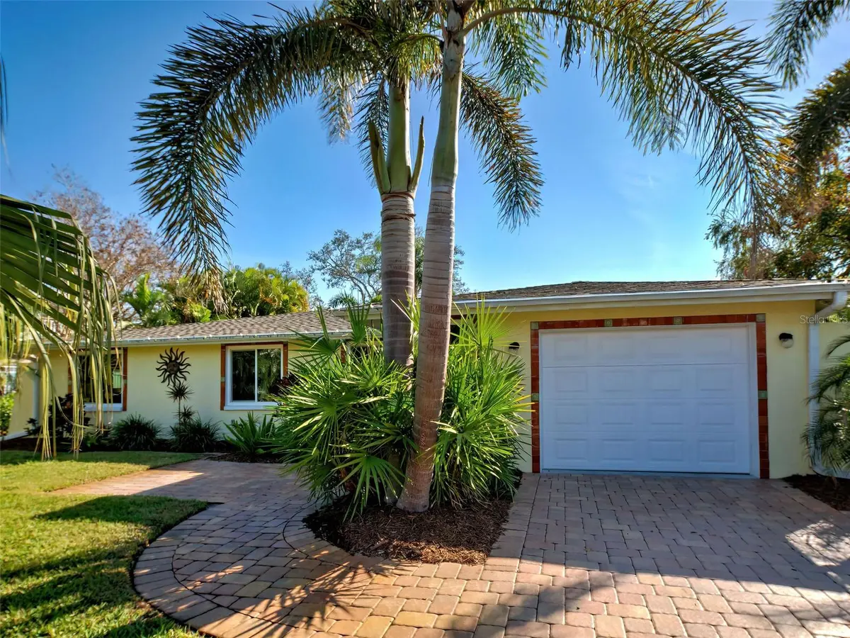 3695 SHAMROCK DR, Venice, FL 34293