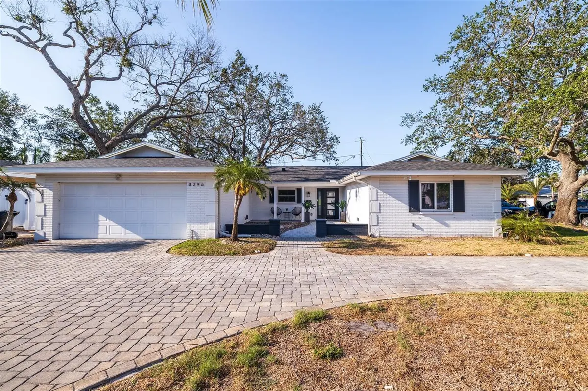 8296 33RD AVE N, St Petersburg, FL 33710