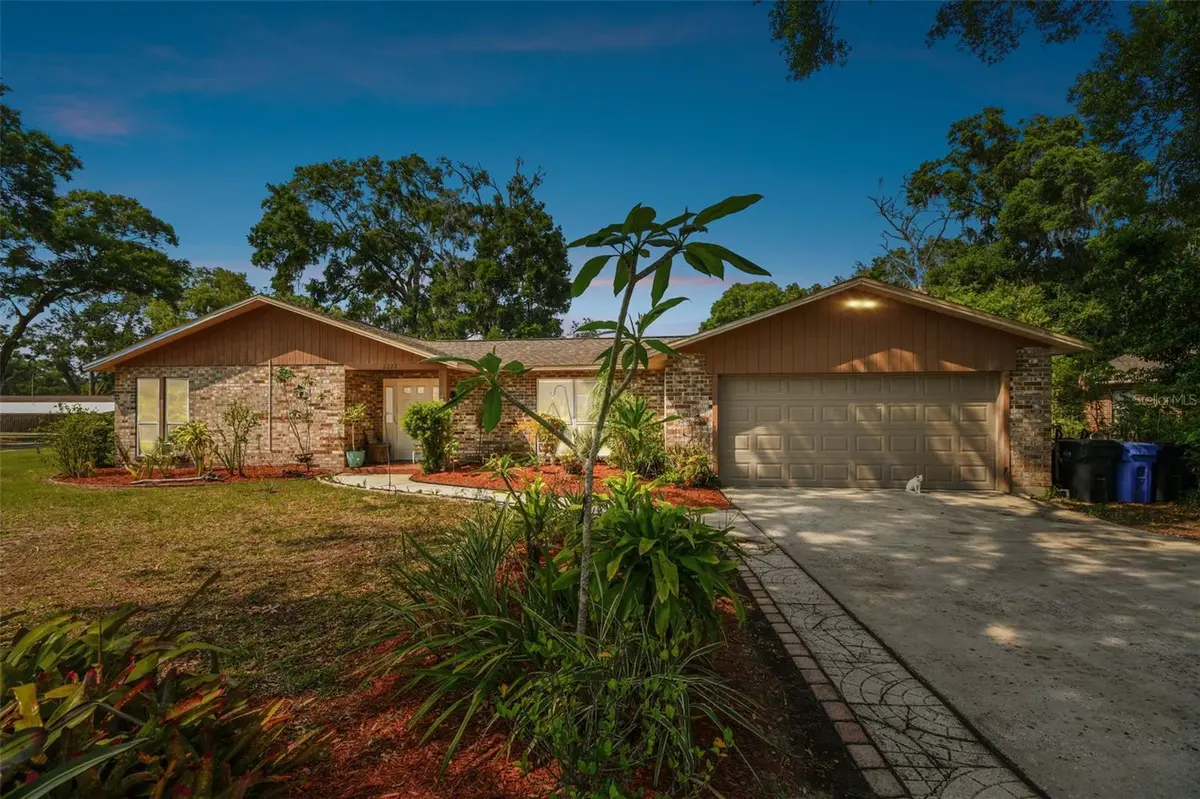 2222 ARCH MCDONALD DR, Dover, FL 33527