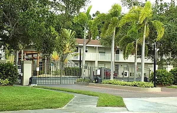 900 LA COSTA CIR #6, Sarasota, FL 34237