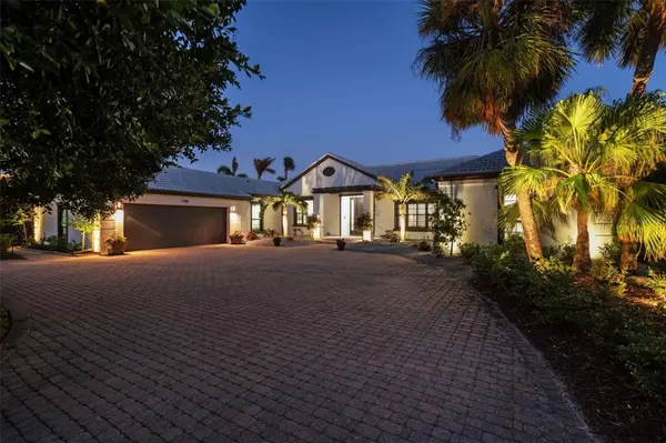 355 W ROYAL FLAMINGO DR, Sarasota, FL 34236