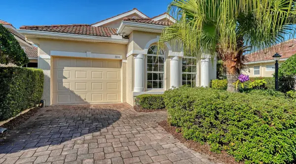 7810 33RD ST E, Sarasota, FL 34243