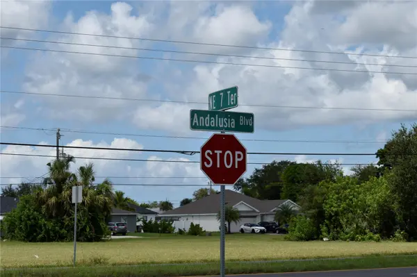 825 NE 7TH TER, Cape Coral, FL 33909