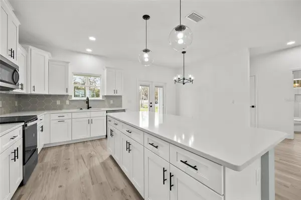 600 FISHER DR, Bronson, FL 32621