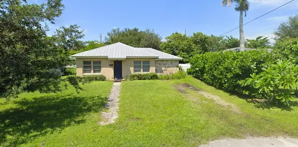 895 11TH ST N, Naples, FL 34102