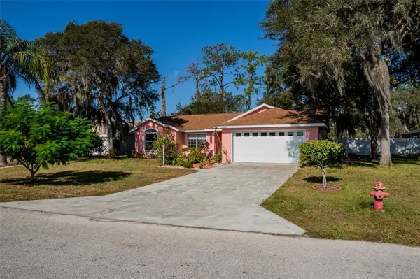 11315 LAKE DR, Leesburg, FL 34788
