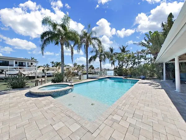 11876 WALKER AVE, Seminole, FL 33772