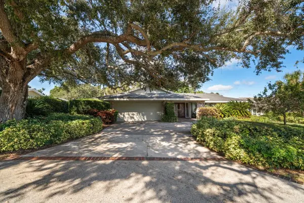 308 EASTLEIGH DR, Belleair, FL 33756
