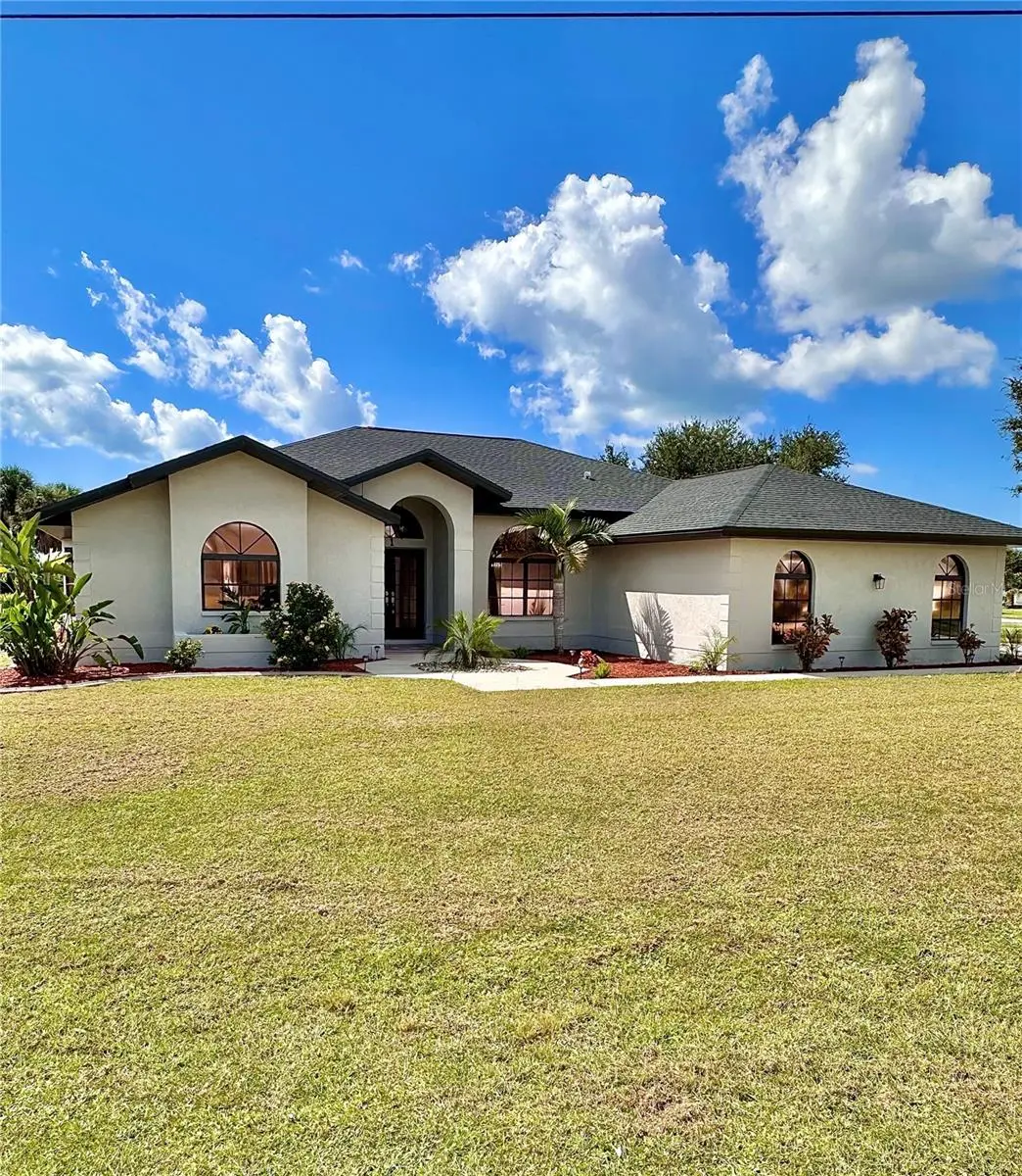 1 CLUBHOUSE RD, Rotonda West, FL 33947
