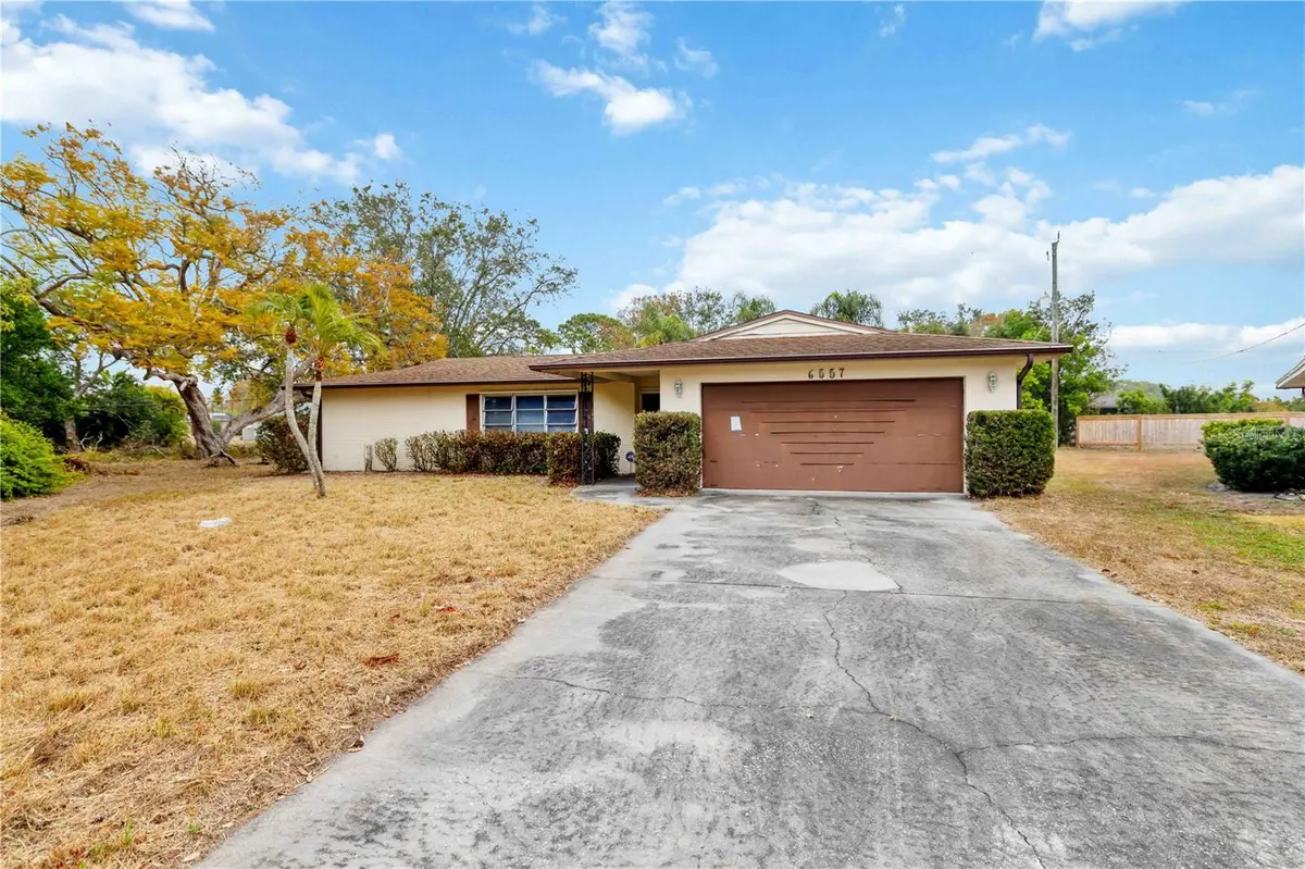 6557 BOWLINE DR, Sarasota, FL 34231