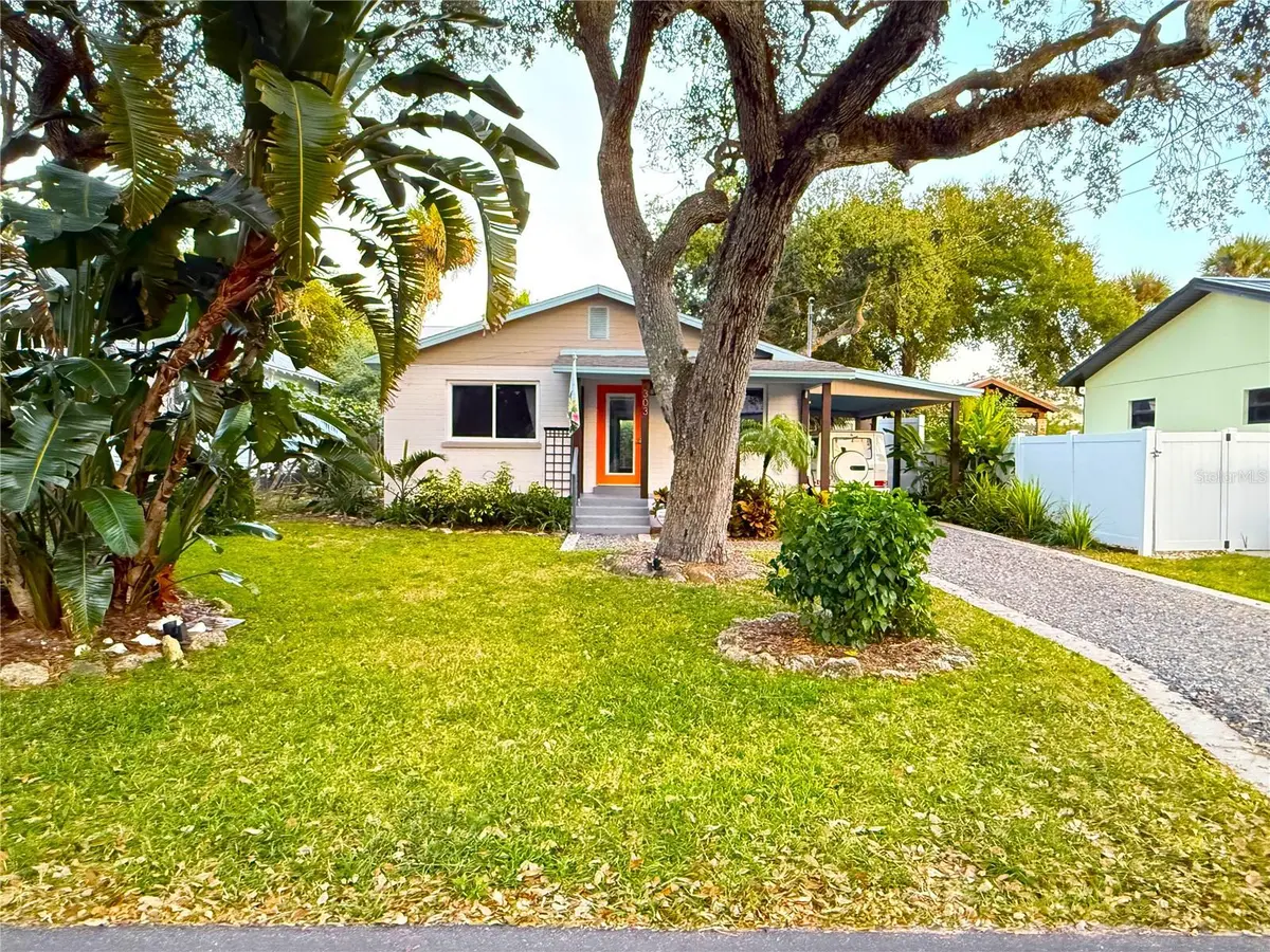 303 S PINE ST, New Smyrna Beach, FL 32169