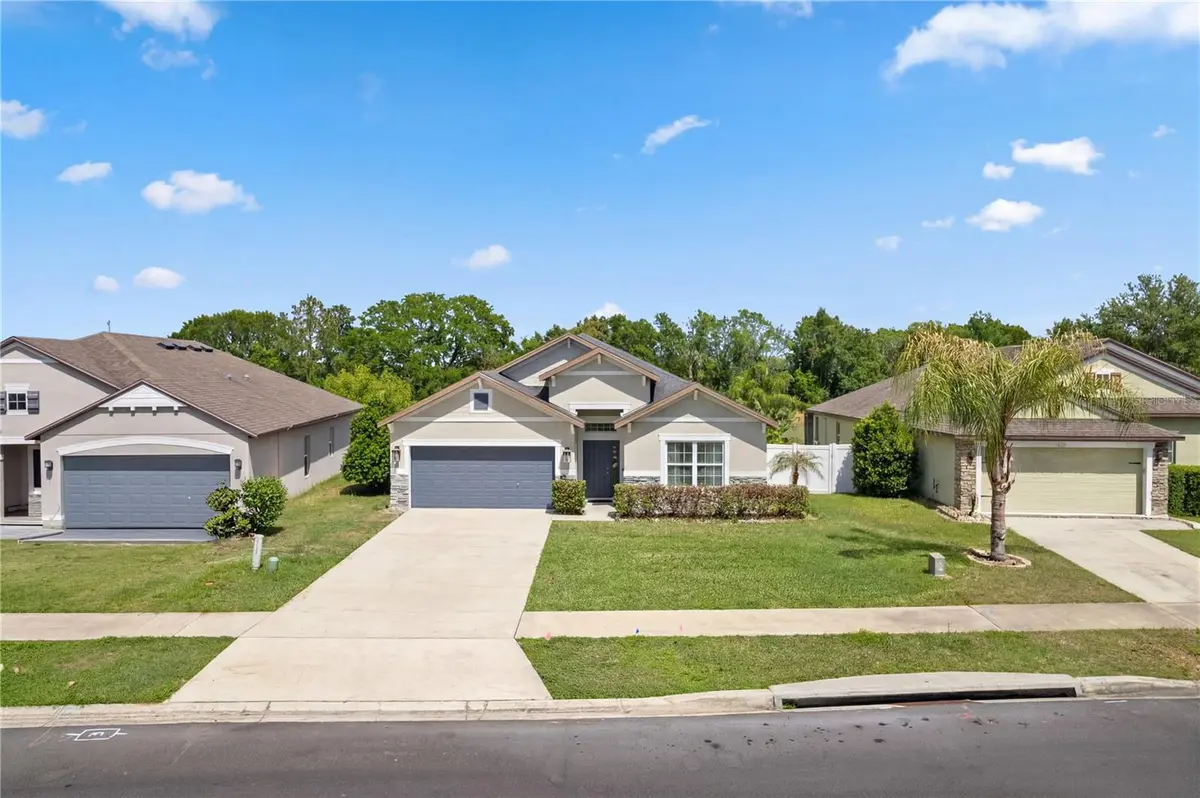 1020 KELLOGG DR, Tavares, FL 32778