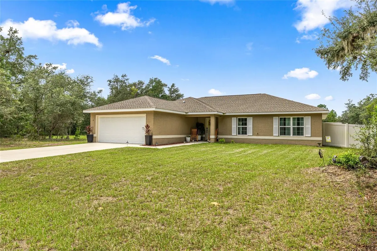 6 MALAUKA RADIAL LN, Ocklawaha, FL 32179