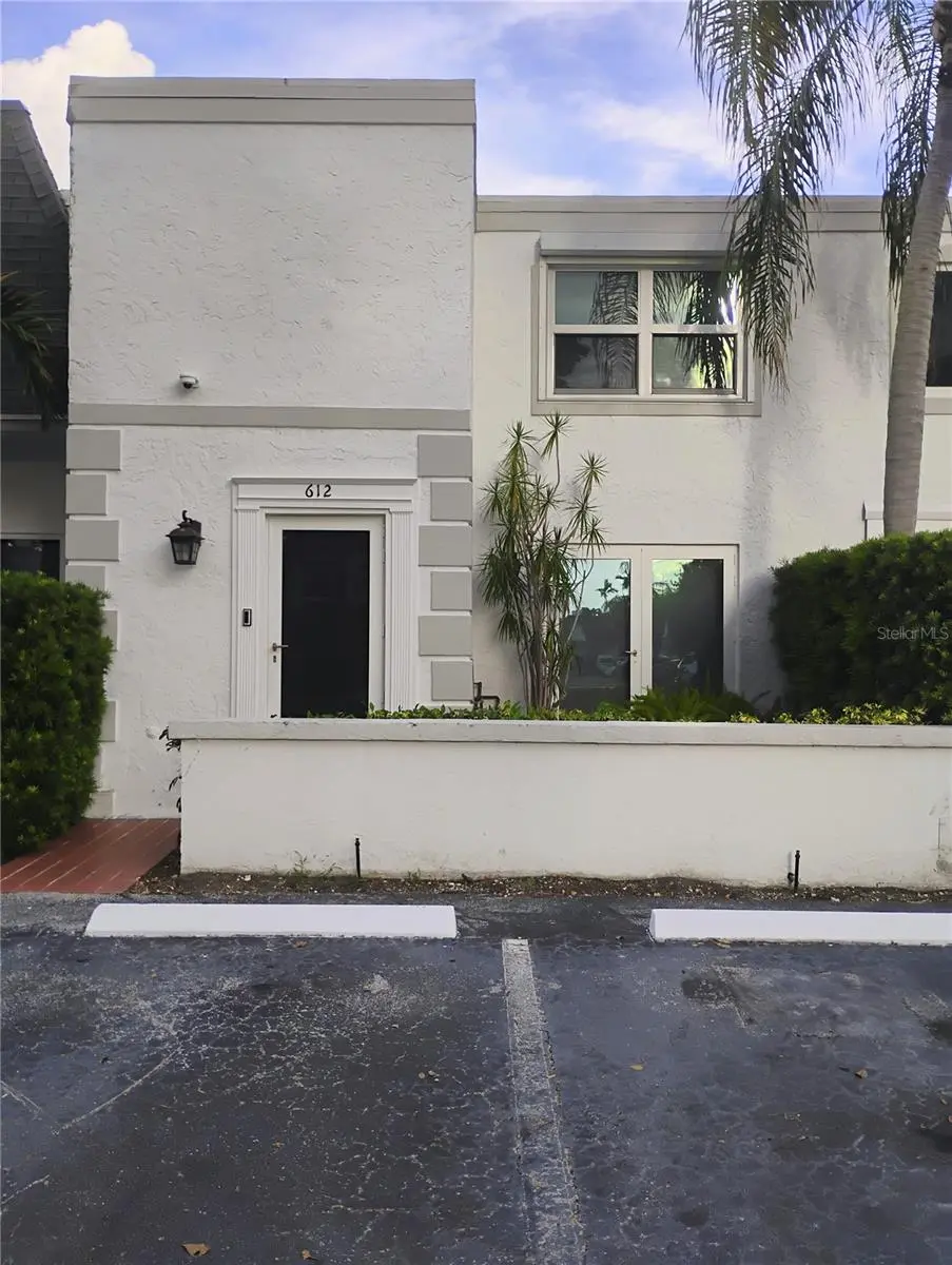 612 NE 27TH AVE, Hallandale Beach, FL 33009