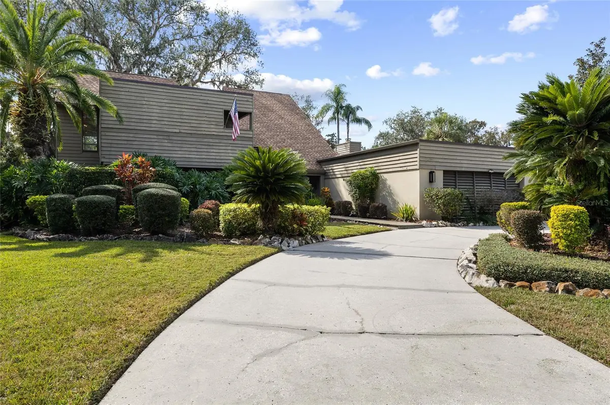 1221 N RIVERHILLS DR, Temple Terrace, FL 33617